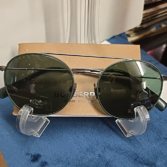 Burberry sunglasses - Picture 4 of 10